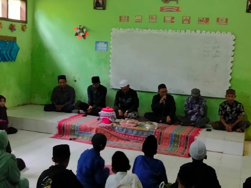 Peringatan Isra' Mi'raj  Diikuti Oleh Seluruh siswa - Siswi Beserta Staff Dan Dewan Guru SDN 3 CAMPOAN